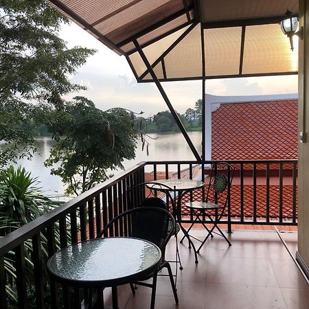 Ruen Thai Ban Rim Nam Kamphaeng Phet Exterior photo