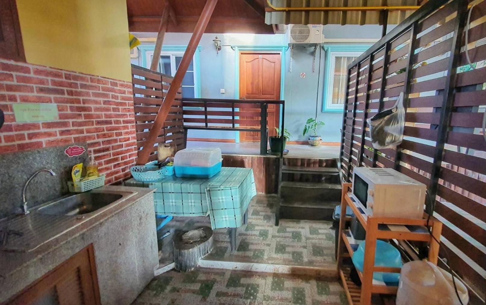 Ruen Thai Ban Rim Nam Kamphaeng Phet Exterior photo