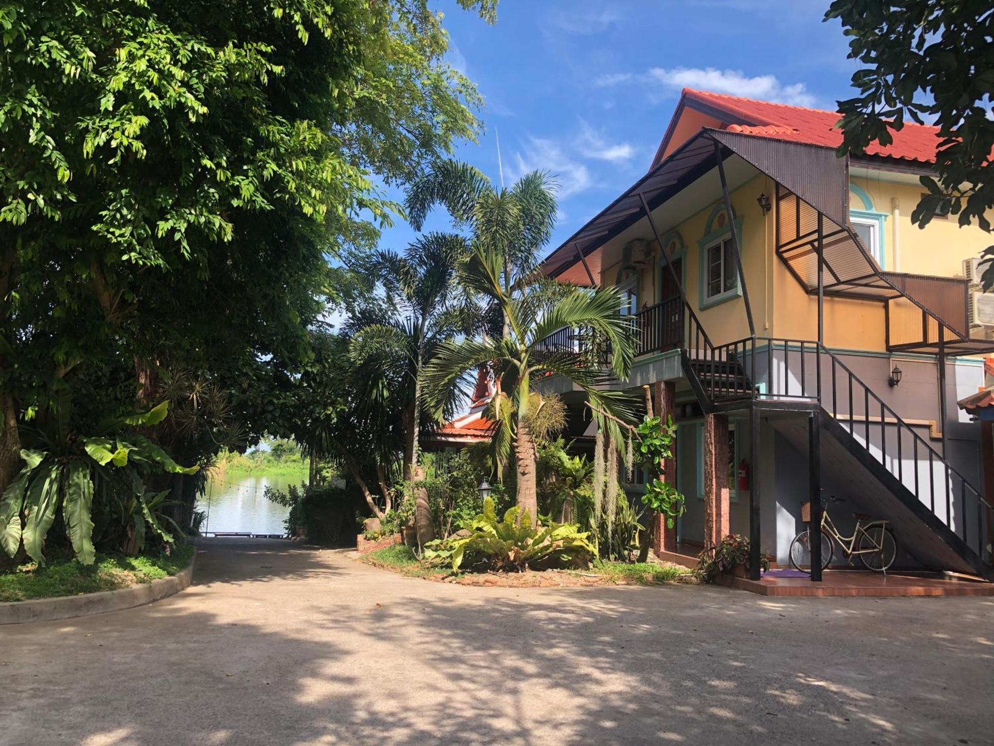 Ruen Thai Ban Rim Nam Kamphaeng Phet Exterior photo