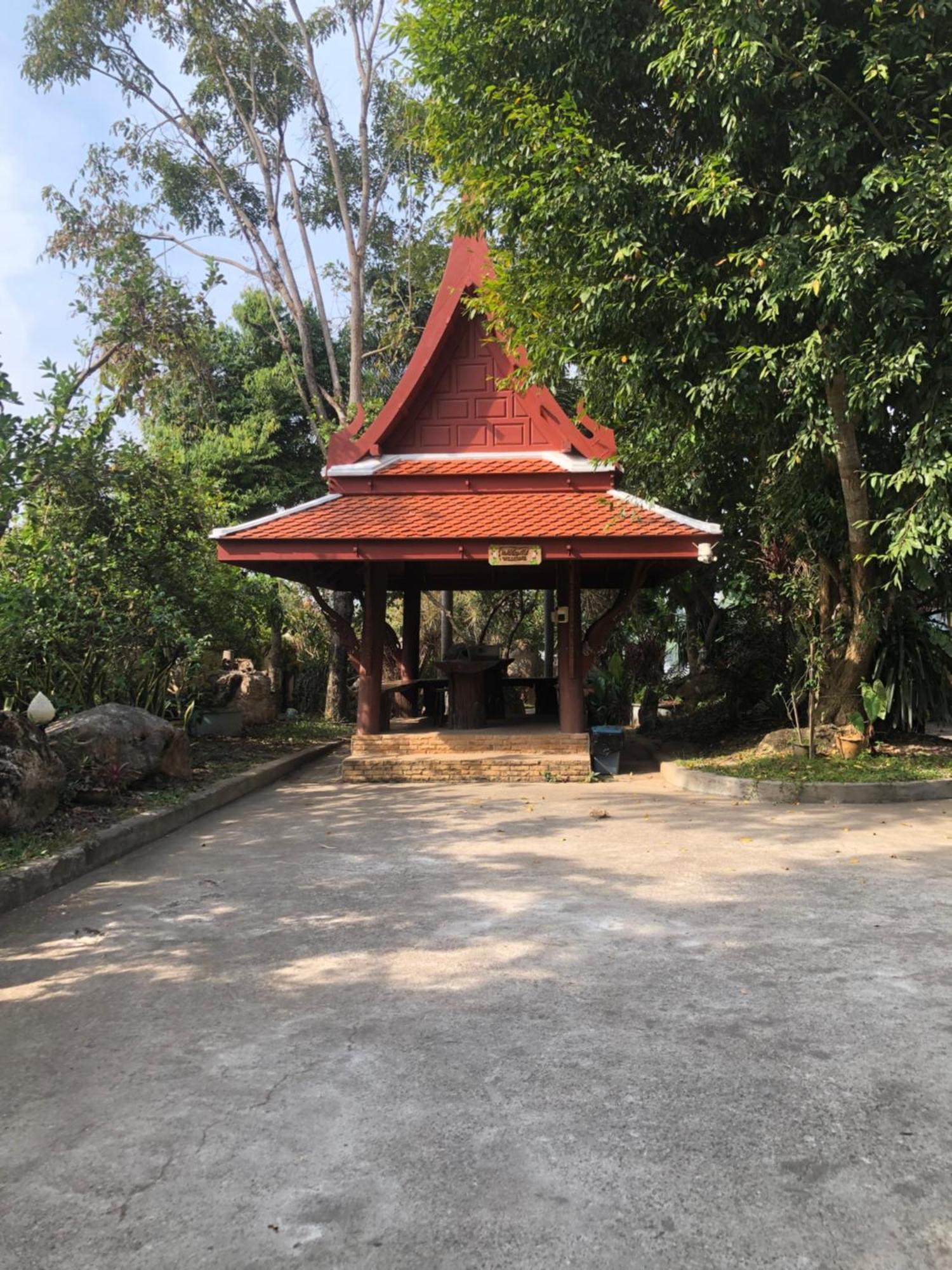 Ruen Thai Ban Rim Nam Kamphaeng Phet Exterior photo