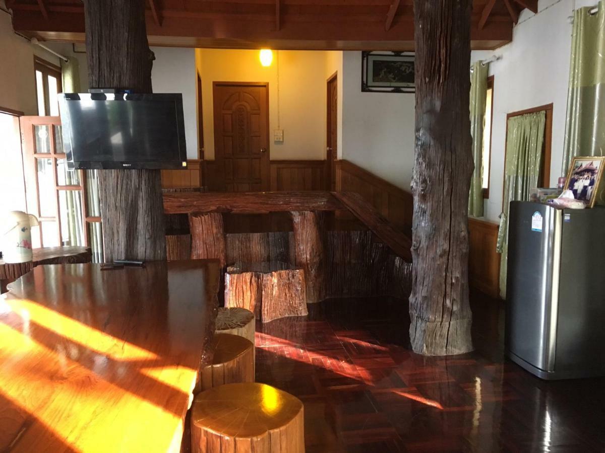 Ruen Thai Ban Rim Nam Kamphaeng Phet Exterior photo